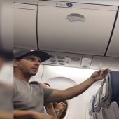 Una familia es expulsada de un vuelo de Delta Air Lines