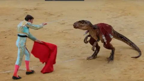 Dinosaurios por toros, la campaña antitaurina que arrasa en la red Dinosaurios por toros, la campaña antitaurina que arrasa en la red
