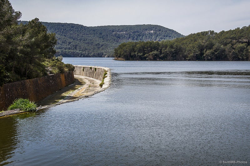 Hallan un cuerpo calcinado en un maletero cerca del pantano de Foix, Barcelona Hallan un cuerpo calcinado en un maletero cerca del pantano de Foix, Barcelona