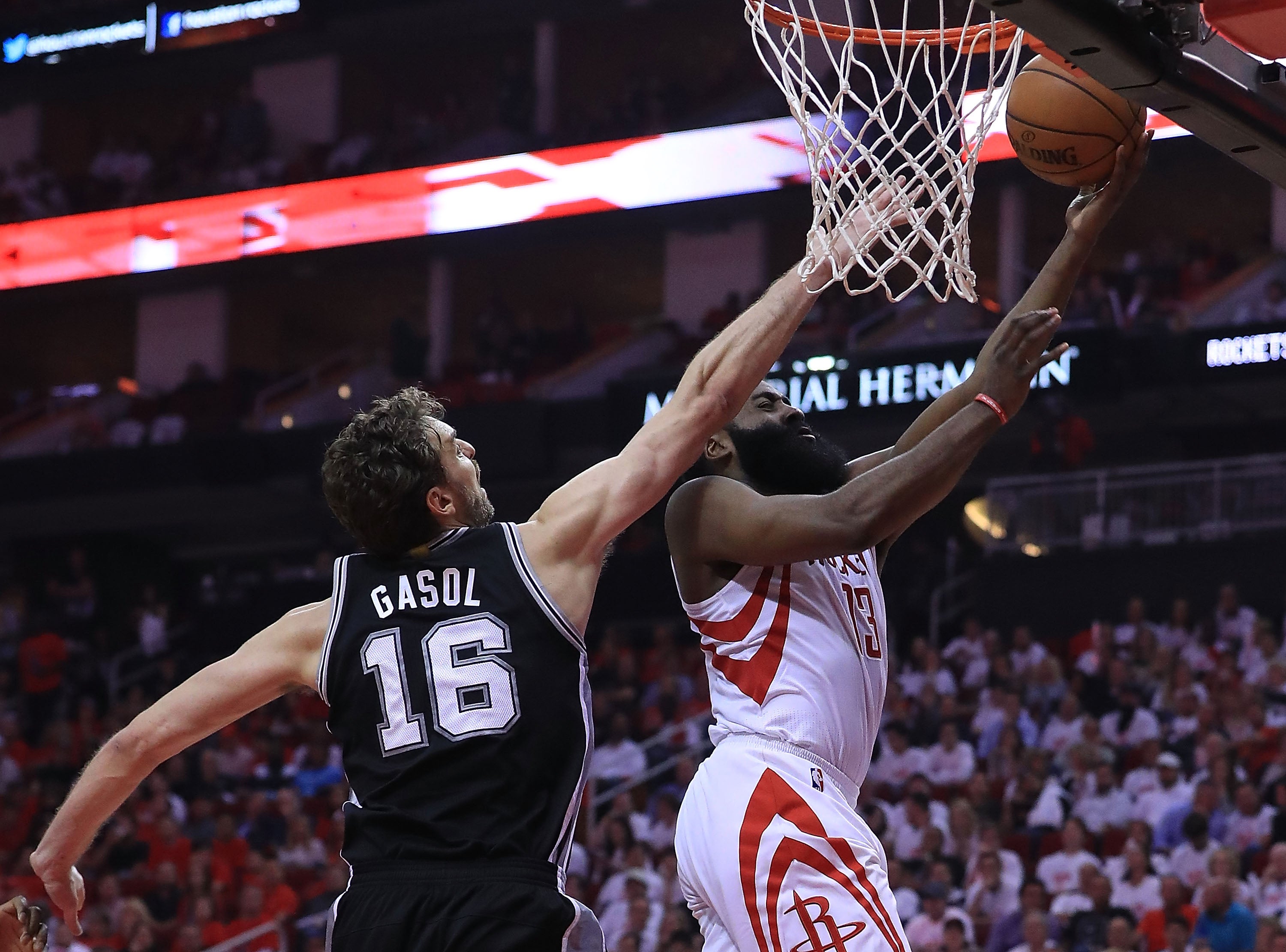 Los Spurs de Pau Gasol recuperan el factor campo tras su victoria en Houston Los Spurs de Pau Gasol recuperan el factor campo tras su victoria en Houston