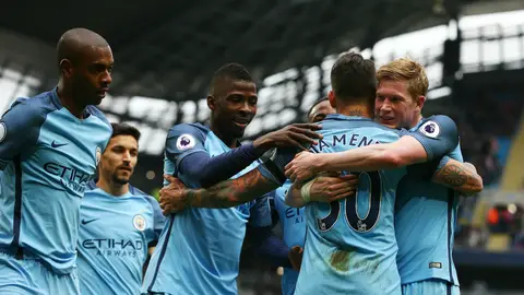 Los jugadores del Manchester City celebran un gol Los jugadores del Manchester City celebran un gol