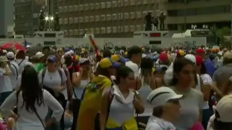 Miles de personas se manifiestan en Venezuela. Miles de personas se manifiestan en Venezuela.