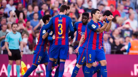 Gerard Piqué celebra con sus compañeros un gol al Villarreal Gerard Piqué celebra con sus compañeros un gol al Villarreal