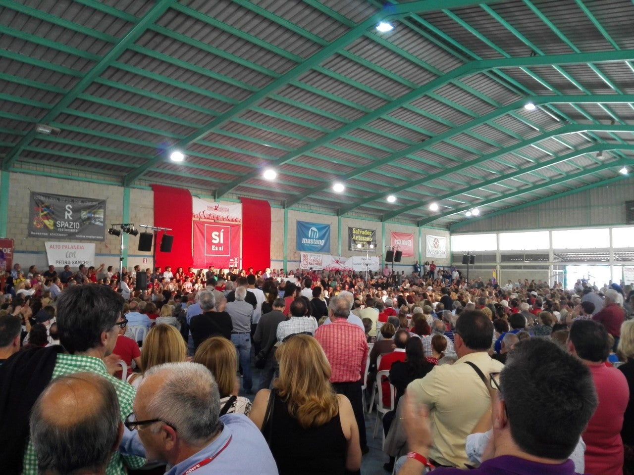 Pedro Sánchez triplica la asistencia de público registrada en la visita a Elche de Susana Díaz Pedro Sánchez triplica la asistencia de público registrada en la visita a Elche de Susana Díaz