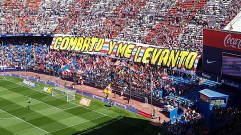 Tifo en el Calder&oacute;n antes del Atl&eacute;tico-Eibar