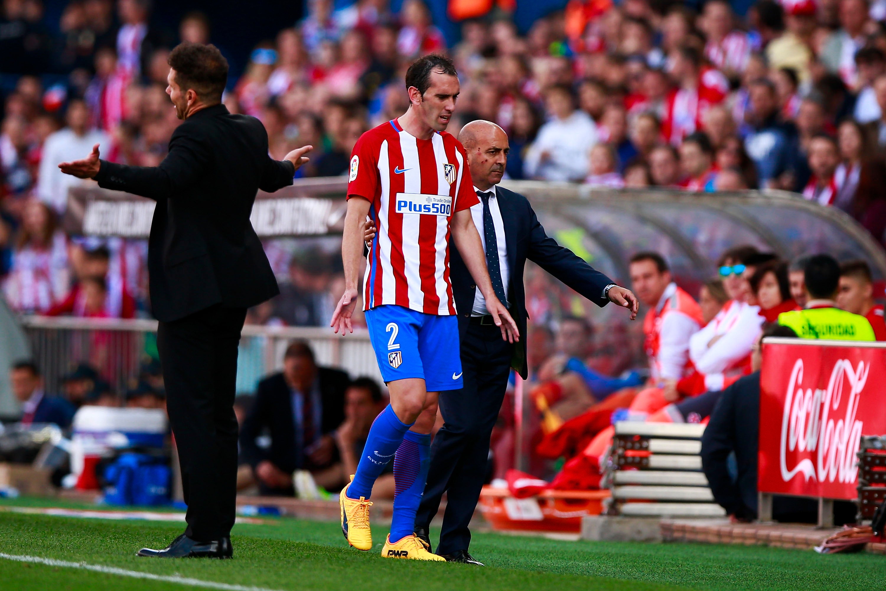 Diego Godín, sancionado con tres partidos, se perderá el último encuentro en el Vicente Calderón Diego Godín, sancionado con tres partidos, se perderá el último encuentro en el Vicente Calderón