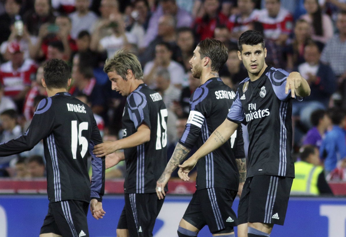 Granada 0-4 Real Madrid. El 'Equipo B' de Zidane vuelve a responder y los blancos siguen dependiendo de sí mismos para ganar la Liga Granada 0-4 Real Madrid. El 'Equipo B' de Zidane vuelve a responder y los blancos siguen dependiendo de sí mismos para ganar la Liga