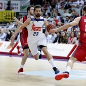 Sergio Llull conduce un ataque ante el Zaragoza Sergio Llull conduce un ataque ante el Zaragoza