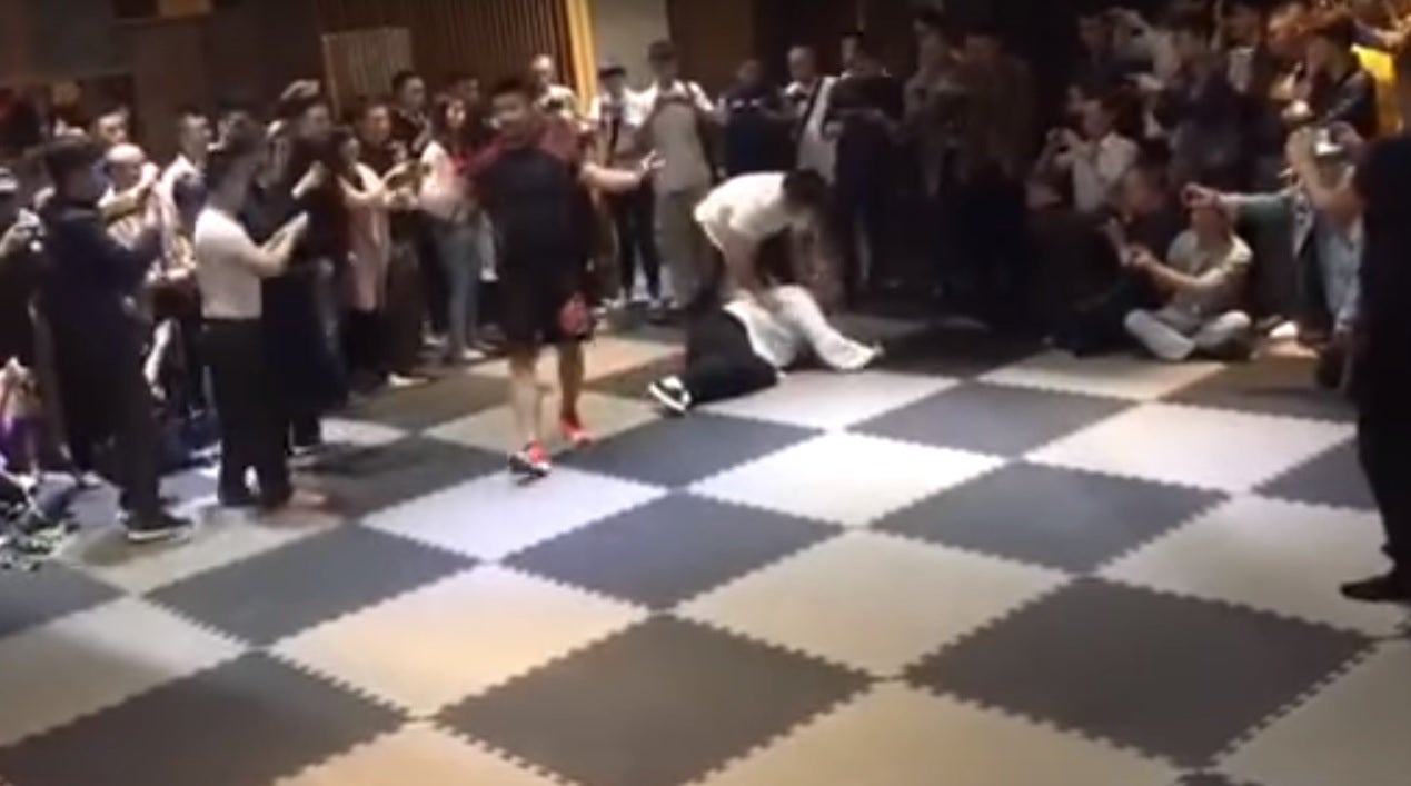 ¿Están las artes marciales chinas anticuadas? Un k.o. en 10 segundos a un maestro del kung-fu abre el debate ¿Están las artes marciales chinas anticuadas? Un k.o. en 10 segundos a un maestro del kung-fu abre el debate