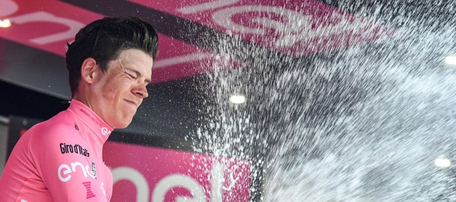 Bob Jungels celebra su 'maglia rosa' durante el Giro de Italia Bob Jungels celebra su 'maglia rosa' durante el Giro de Italia
