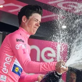 Bob Jungels celebra su 'maglia rosa' durante el Giro de Italia Bob Jungels celebra su 'maglia rosa' durante el Giro de Italia