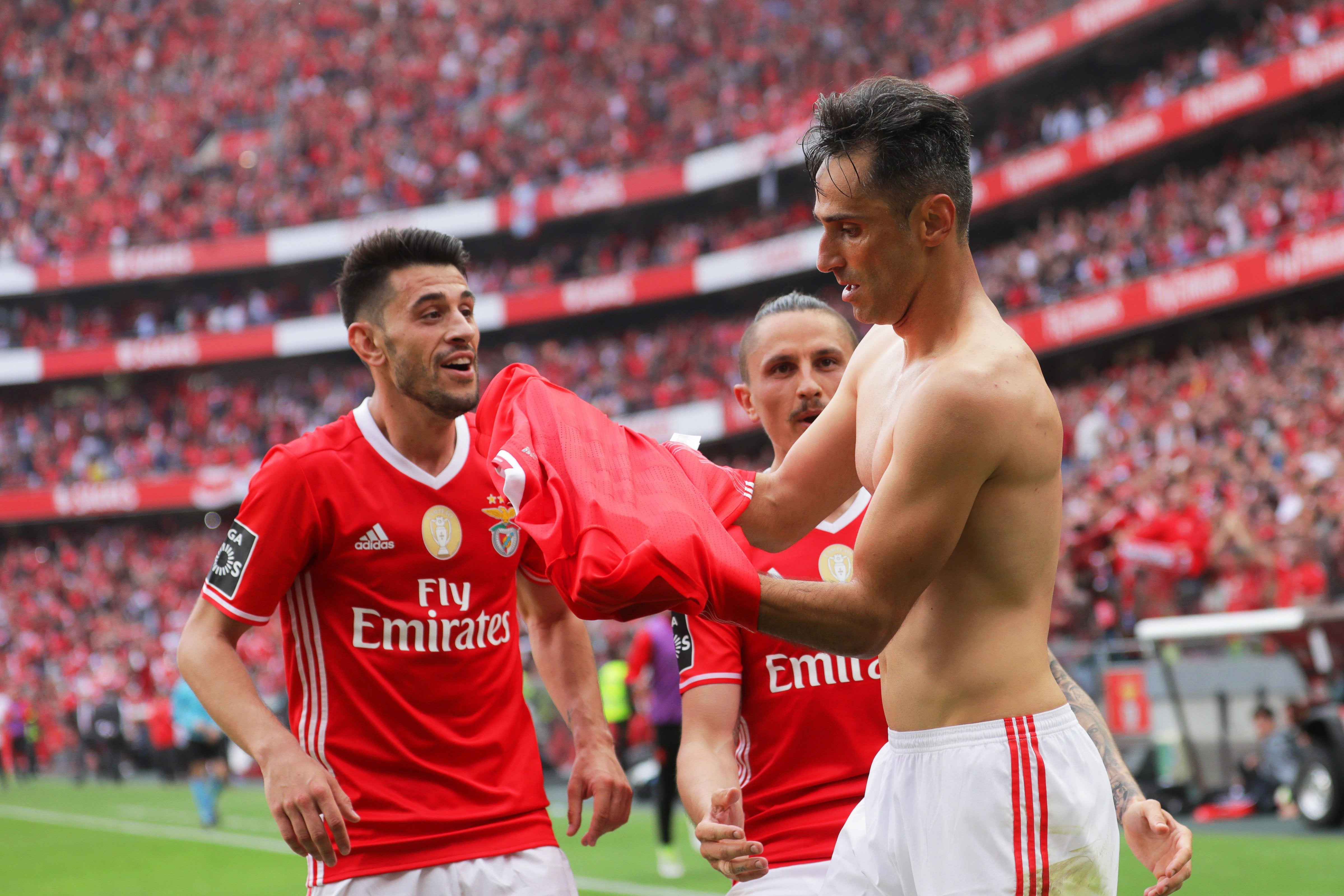 El Benfica se proclama campeón de la Liga portuguesa tras golear al Vitoria de Guimaraes El Benfica se proclama campeón de la Liga portuguesa tras golear al Vitoria de Guimaraes