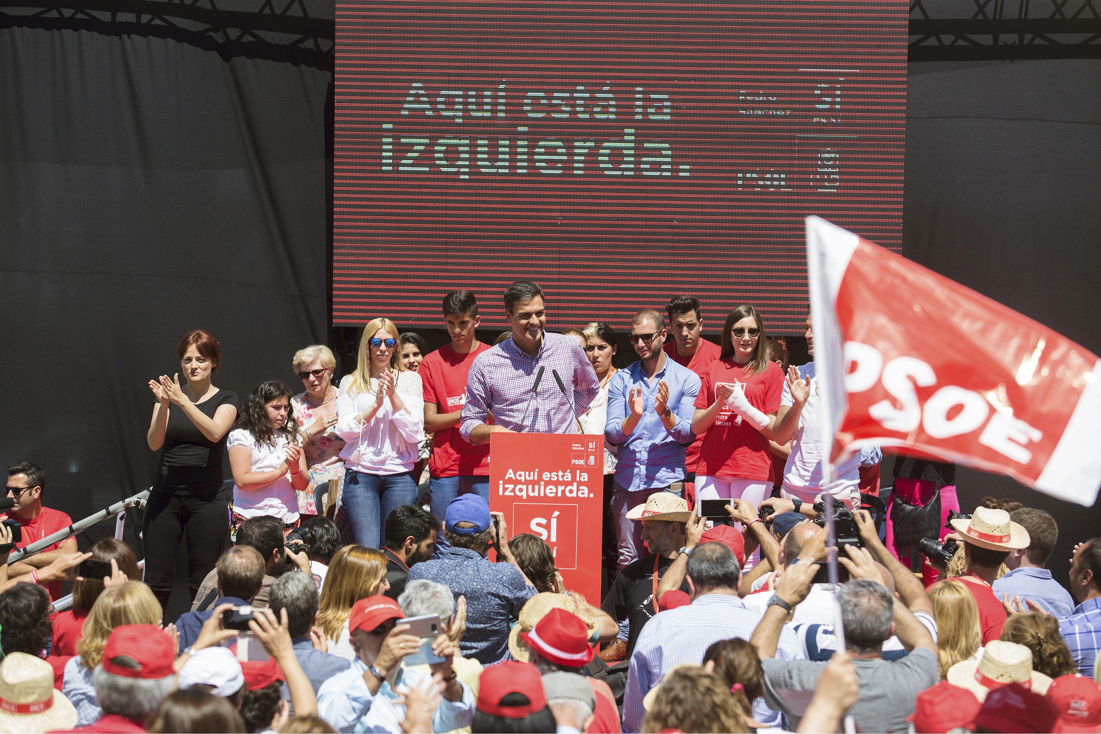 Tertulia: ¿Corre riesgo de desaparición el PSOE si gana Pedro Sánchez las primarias? Tertulia: ¿Corre riesgo de desaparición el PSOE si gana Pedro Sánchez las primarias?