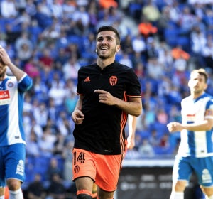 Gayá celebra un gol Gayá celebra un gol