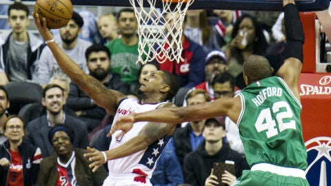 Bradley Beal entra a canasta