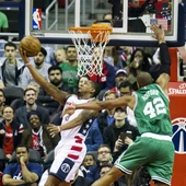 Bradley Beal entra a canasta Bradley Beal entra a canasta