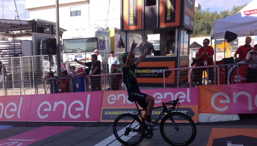 Gorka Izaguirre, celebrando su victoria en el Giro de Italia