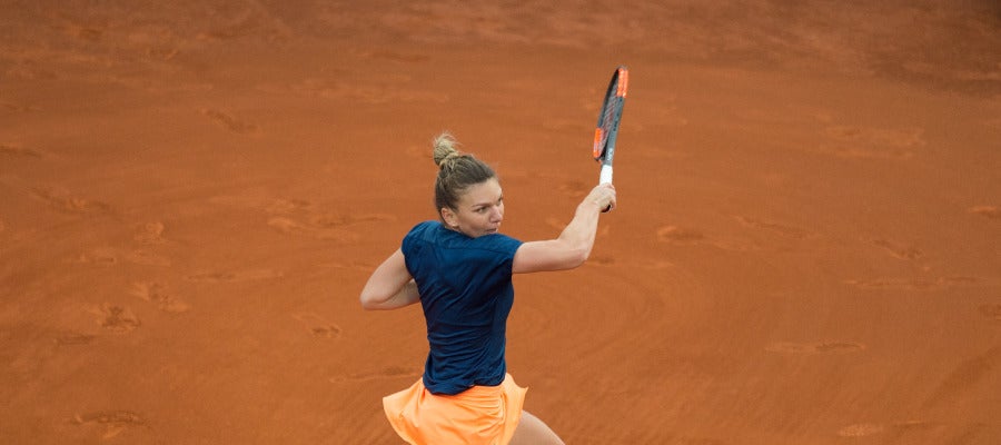 Simona Halep ejecuta un golpe durante la final Simona Halep ejecuta un golpe durante la final