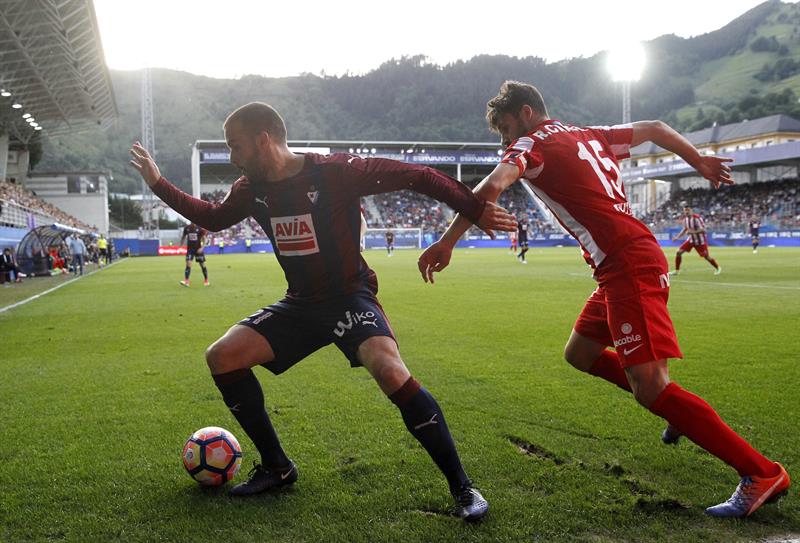 El Sporting de Gijón desciende a Segunda División a pesar de su victoria en Ipurúa El Sporting de Gijón desciende a Segunda División a pesar de su victoria en Ipurúa