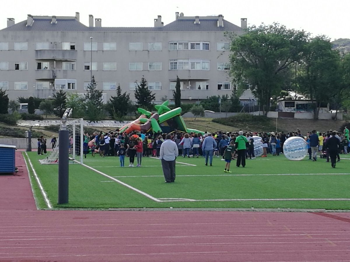 Heridos varios menores al volcar un castillo hinchable en la localidad madrileña de Collado Villalba Heridos varios menores al volcar un castillo hinchable en la localidad madrileña de Collado Villalba