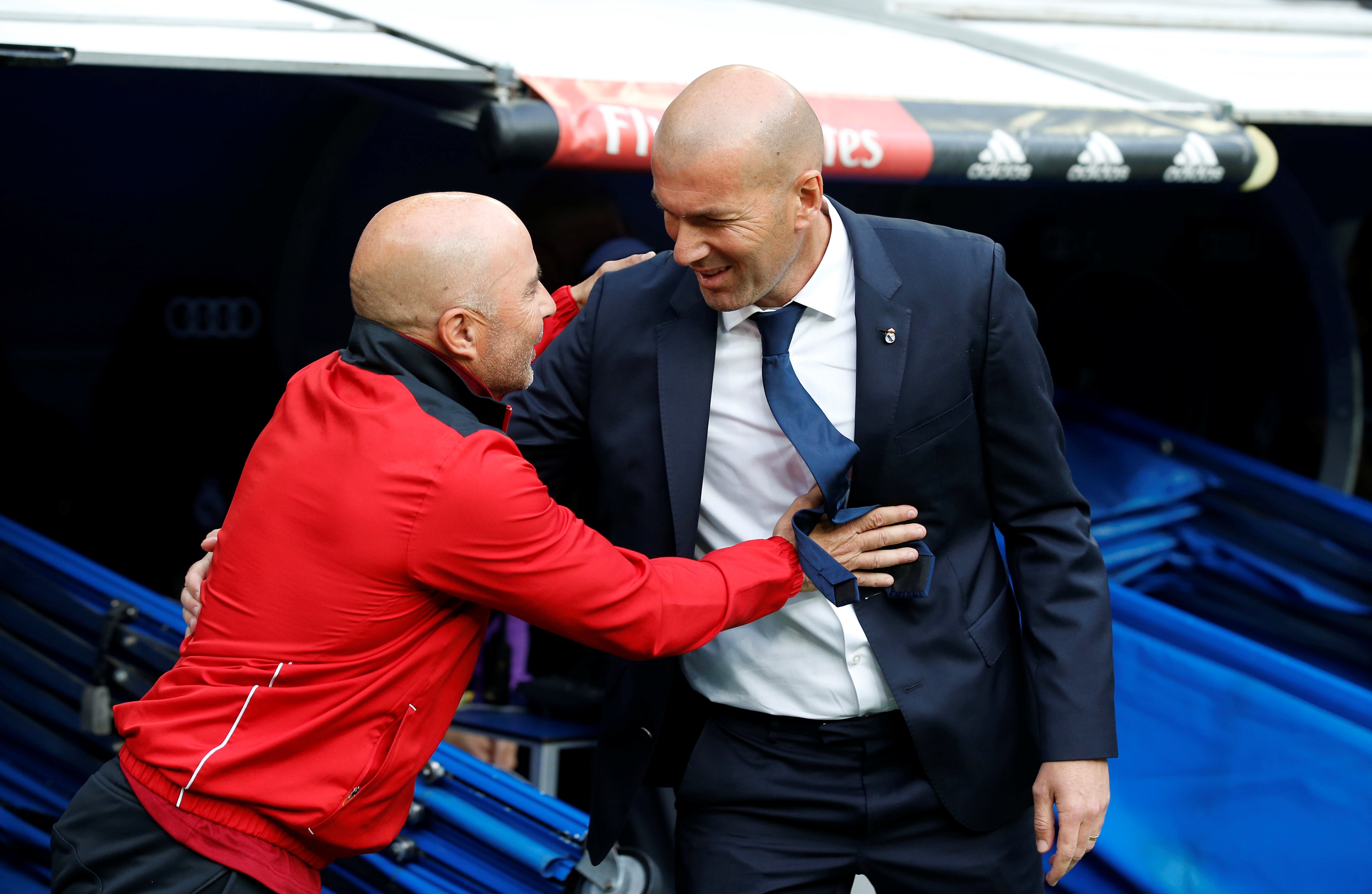 Zidane, sobre la 'despedida' de James: "Sólo pensamos en la Liga y en la Champions" Zidane, sobre la 'despedida' de James: "Sólo pensamos en la Liga y en la Champions"