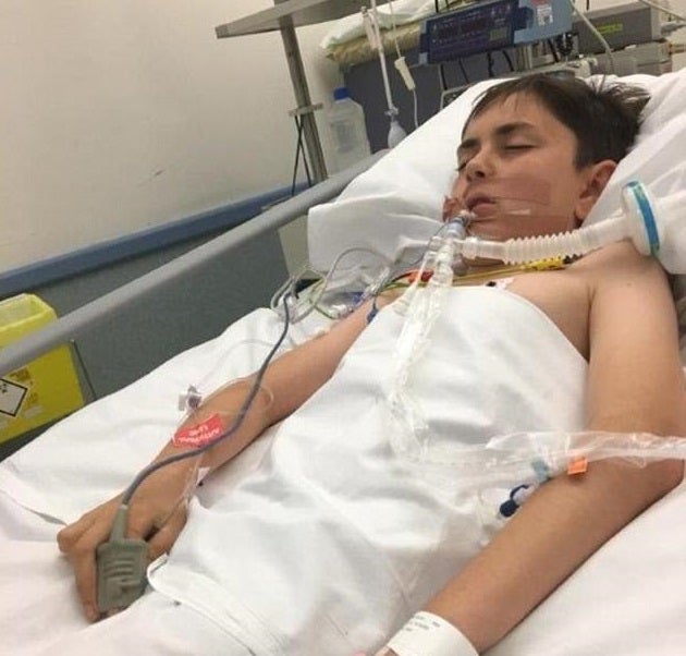 Un niño de 13 años, en coma etílico tras ser obligado a beber alcohol para ser amigo de "los chicos populares" Un niño de 13 años, en coma etílico tras ser obligado a beber alcohol para ser amigo de "los chicos populares"