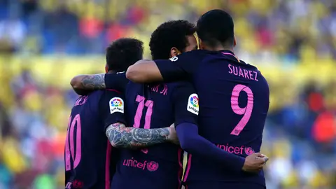 Messi, Suárez y Neymar celebran un gol Messi, Suárez y Neymar celebran un gol
