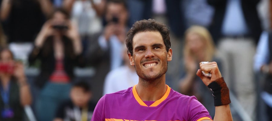 Nadal celebra su triunfo en el Mutua Madrid Open Nadal celebra su triunfo en el Mutua Madrid Open