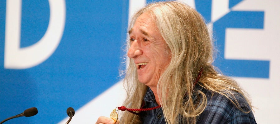 Rosendo, tras recibir la Medalla de Oro de Madrid Rosendo, tras recibir la Medalla de Oro de Madrid