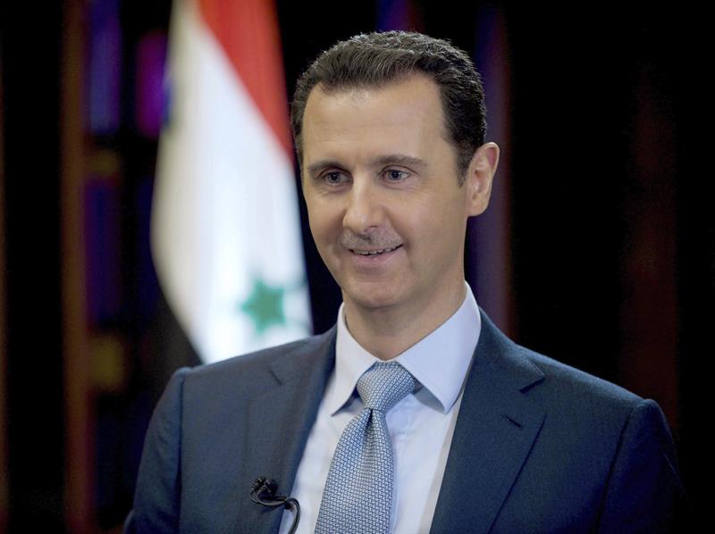 La presidencia siria difunde un vídeo de Al Asad reanudando su trabajo tras ataque a Damasco La presidencia siria difunde un vídeo de Al Asad reanudando su trabajo tras ataque a Damasco