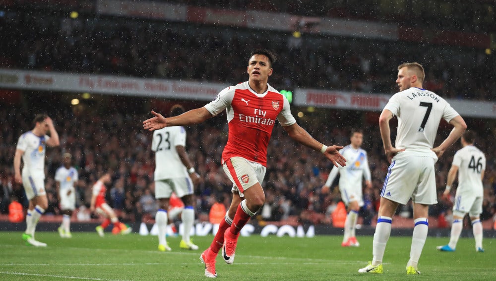 Alexis Sánchez celebra un gol con el Arsenal