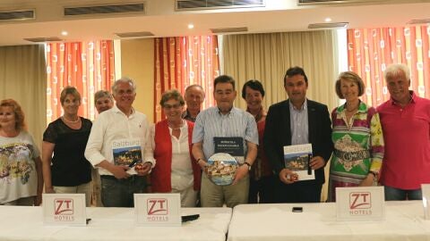 El alcalde, Andr&eacute;s Mart&iacute;nez, y el senador por Castell&oacute;n, Manuel Altava, han recibido a Josef Saller en un acto institucional.