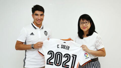 El centrocampista del Valencia, Carlos Soler.