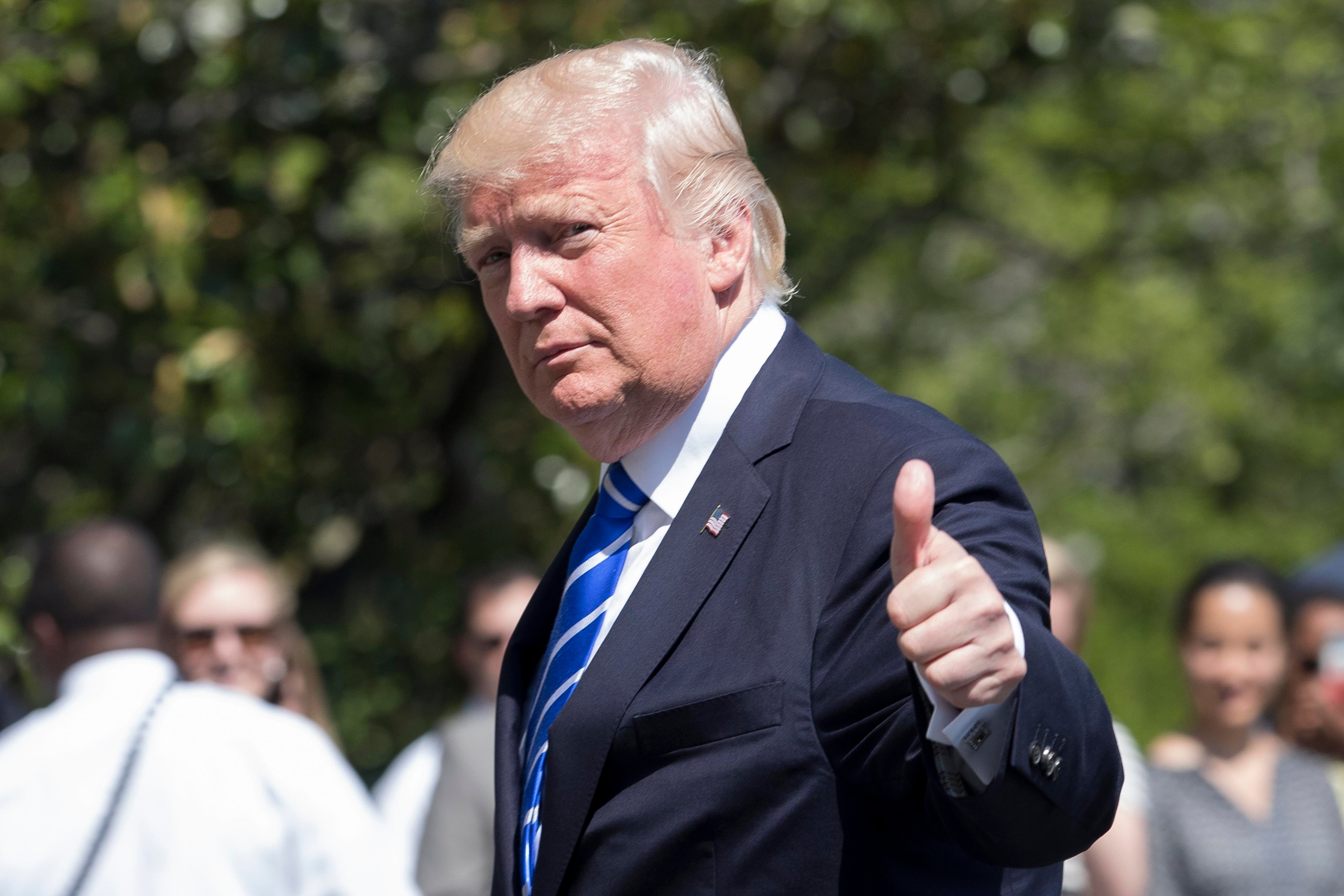 Donald Trump ordena "rodear" y "aniquilar" al Daesh en todas las zonas donde opera Donald Trump ordena "rodear" y "aniquilar" al Daesh en todas las zonas donde opera