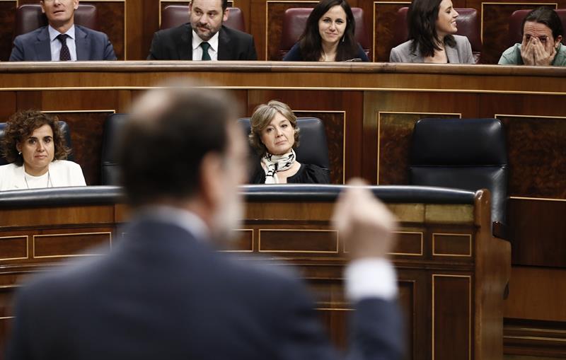 Rajoy, a Rivera: "Hay que mirar al futuro y dejar de dar la lata con el pasado" Rajoy, a Rivera: "Hay que mirar al futuro y dejar de dar la lata con el pasado"