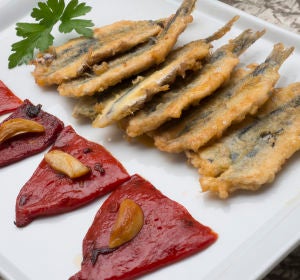 Anchoas rebozadas con pimientos de piquillo. Anchoas rebozadas con pimientos de piquillo.