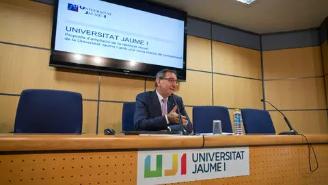 El rector, Vicent Climent, ha sido el encargado de dar a conocer la nueva marca. MARCA UJI