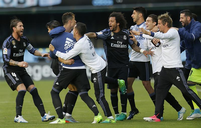 Cristiano Ronaldo acerca la Liga al Real Madrid que sólo necesita puntuar en Málaga para ser campeón Cristiano Ronaldo acerca la Liga al Real Madrid que sólo necesita puntuar en Málaga para ser campeón