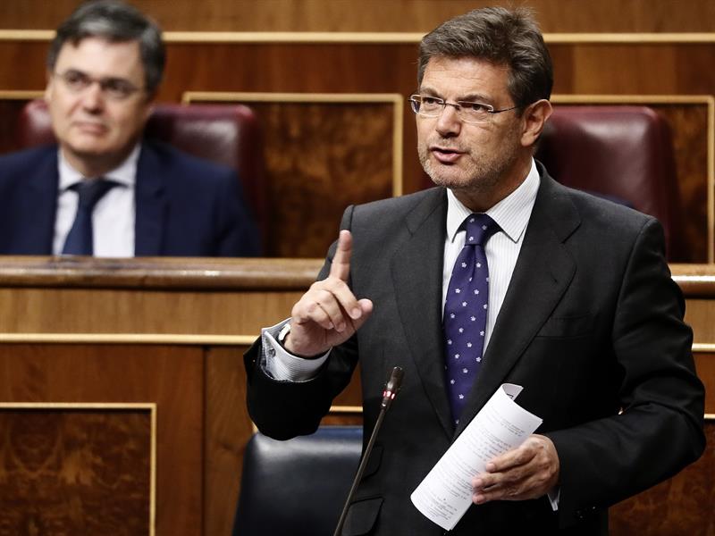 Catalá: "Se debería haber impedido votar en todos los centros, pero hubo un ejercicio de prudencia" Catalá: "Se debería haber impedido votar en todos los centros, pero hubo un ejercicio de prudencia"