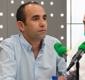 Yuri Fernández, director de Comunicación de Uber España y Julio Sanz, Presidente de la Federación de Taxi en Madrid Yuri Fernández, director de Comunicación de Uber España y Julio Sanz, Presidente de la Federación de Taxi en Madrid