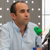 Yuri Fernández, director de Comunicación de Uber España y Julio Sanz, Presidente de la Federación de Taxi en Madrid