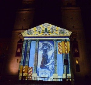 Imatge de la projecció del mapping en la façana de la basilica de Sant Pasqual. Imatge de la projecció del mapping en la façana de la basilica de Sant Pasqual.