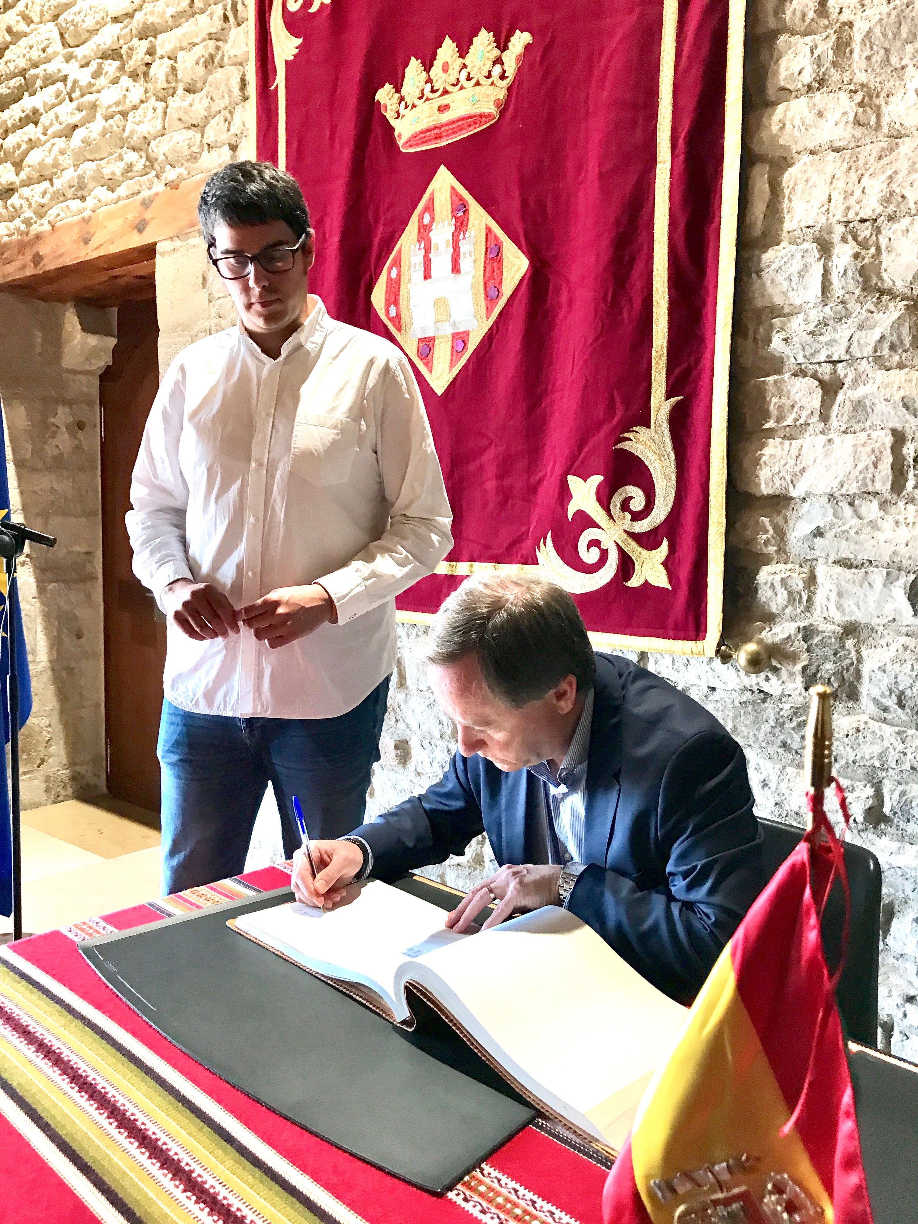 Moragues anuncia que el Gobierno desbloquea el proyecto de construcción del parador de turismo de Morella que impulsará la economía de Els Ports Moragues anuncia que el Gobierno desbloquea el proyecto de construcción del parador de turismo de Morella que impulsará la economía de Els Ports