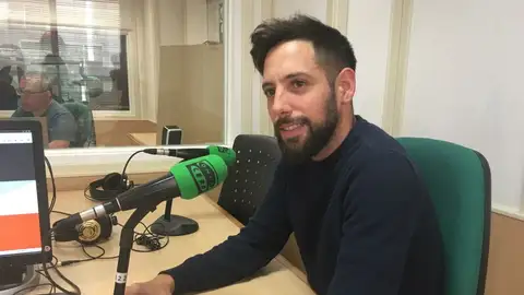 Entrevista al Dr. Ricardo Bellver. Clínica Gioia. El odontólogo responde a preguntas clave sobre periodontitis e implantología.