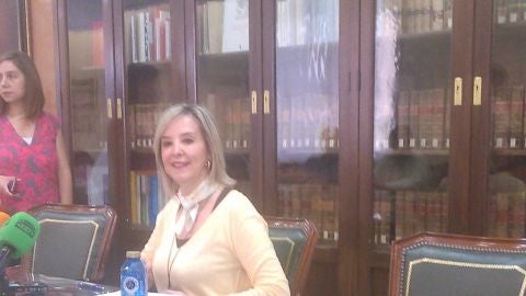 La fiscal superior Ana T&aacute;rrago atiende a los medios