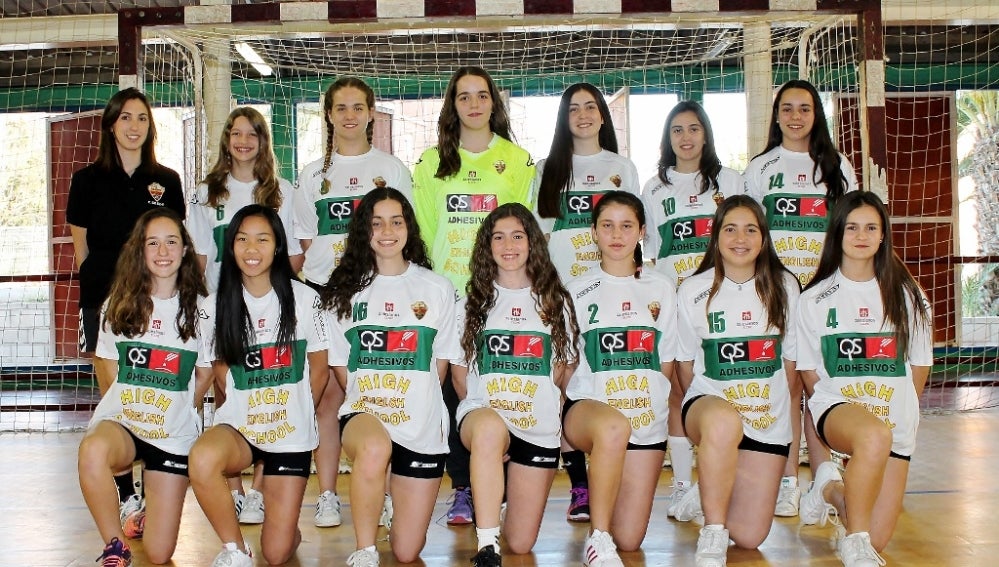 Equipo infantil femenino del Club Balonmano Elche 2016/17.
