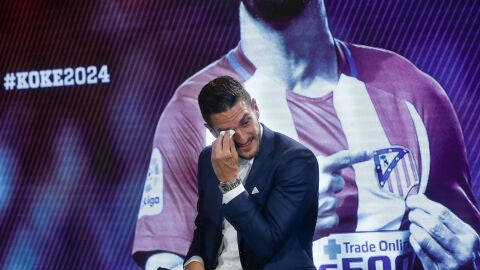 Koke, emocionado en su acto de renovaci&oacute;n