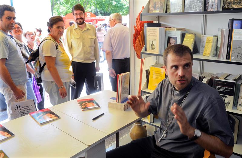 El obispo de Solsona renunció a su cargo por una relación con una escritora de novelas erótico satánicas El obispo de Solsona renunció a su cargo por una relación con una escritora de novelas erótico satánicas