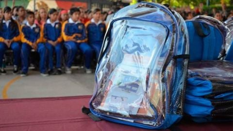 Mochilas transparentes (archivo)