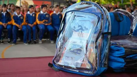 Mochilas transparentes (archivo) Mochilas transparentes (archivo)